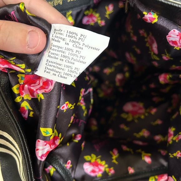 Betsey Johnson New York Black & White Striped Tote With Red Handles & Bow Accent - Picture 8 of 11